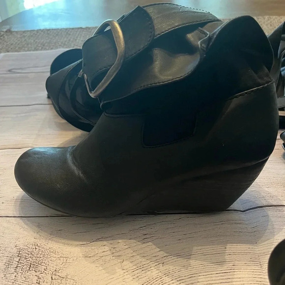 Blowfish Black Buckle Boots‎ - Picture 6 of 10